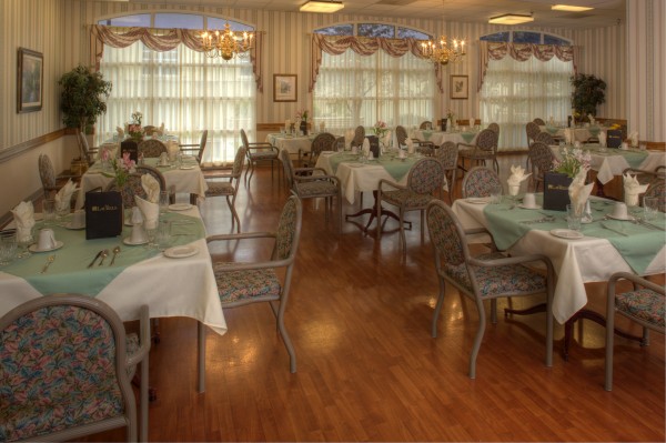 The Laurels of Summit Ridge: Dining